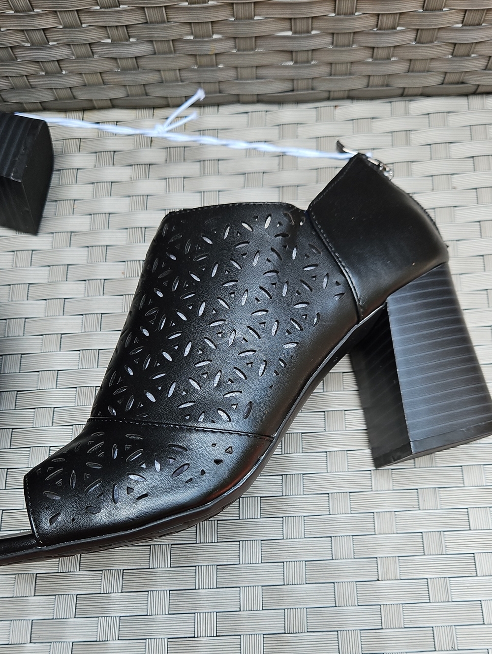 Andrew Geller CHASE Black Laser-Cut Peep-Toe Block Heel Mules Back Zip  Size 8.5